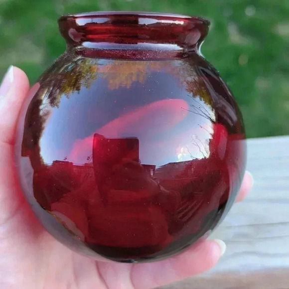 Ruby Red round  vase - Picture 6 of 7